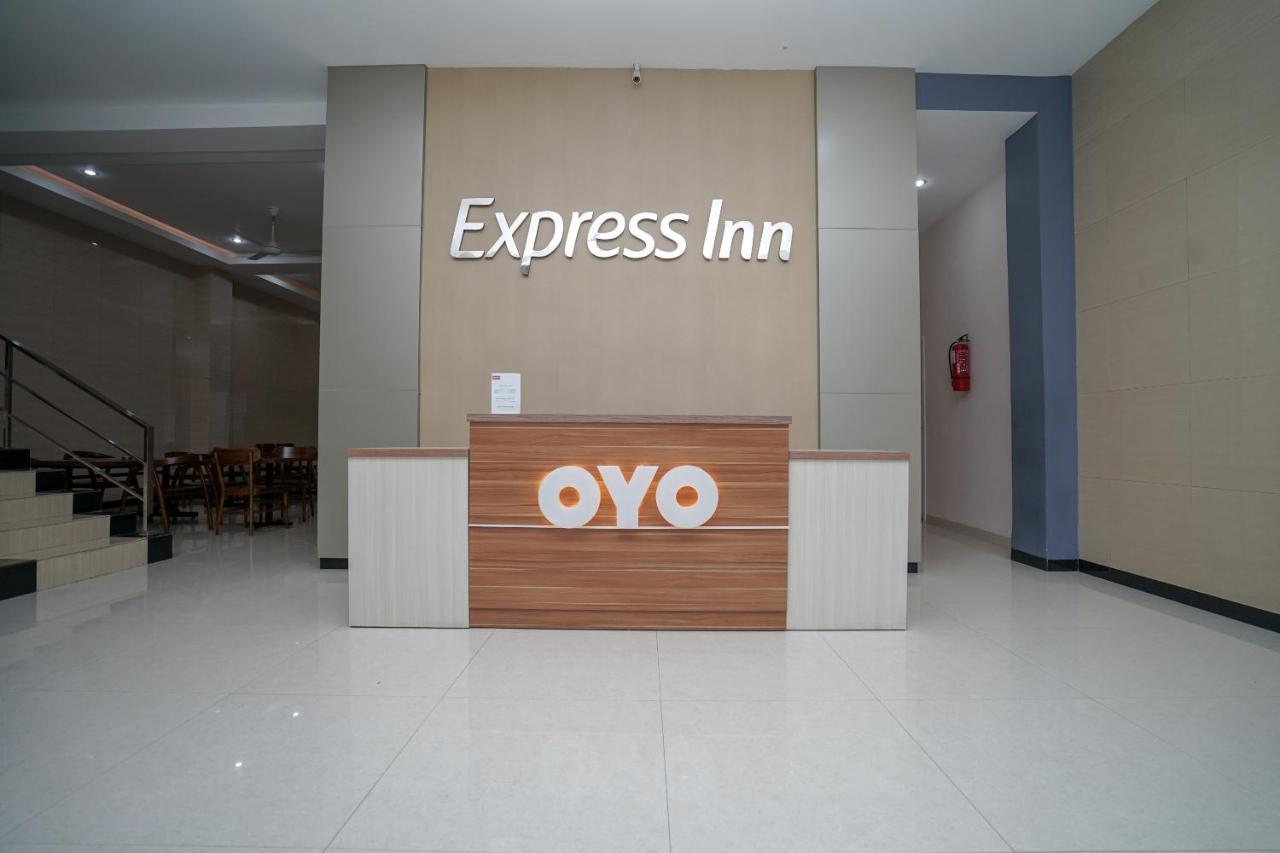 Oyo 616 Express Inn Palembang Exteriör bild
