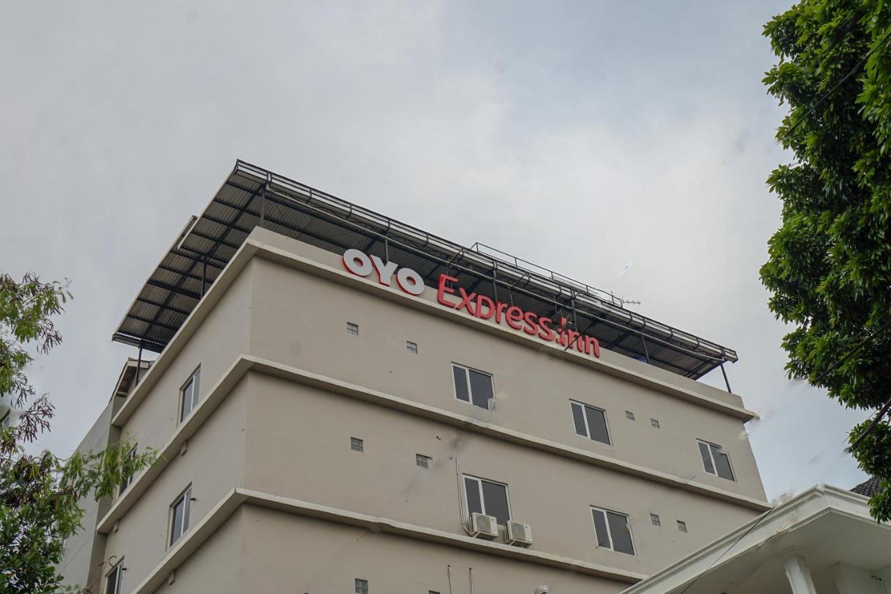 Oyo 616 Express Inn Palembang Exteriör bild