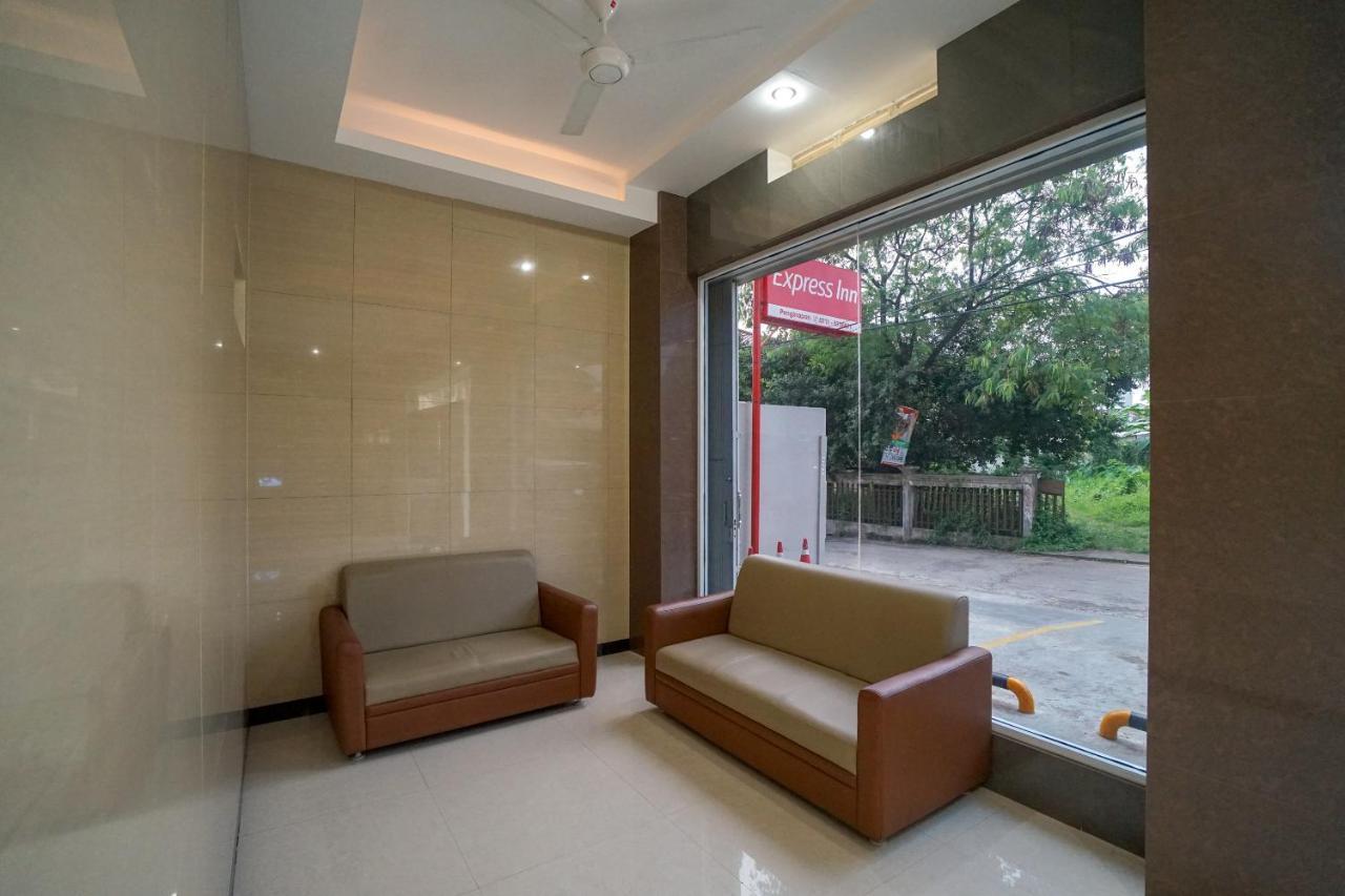 Oyo 616 Express Inn Palembang Exteriör bild