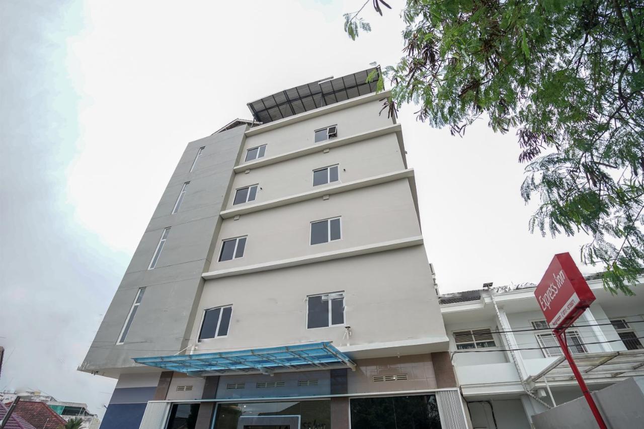 Oyo 616 Express Inn Palembang Exteriör bild