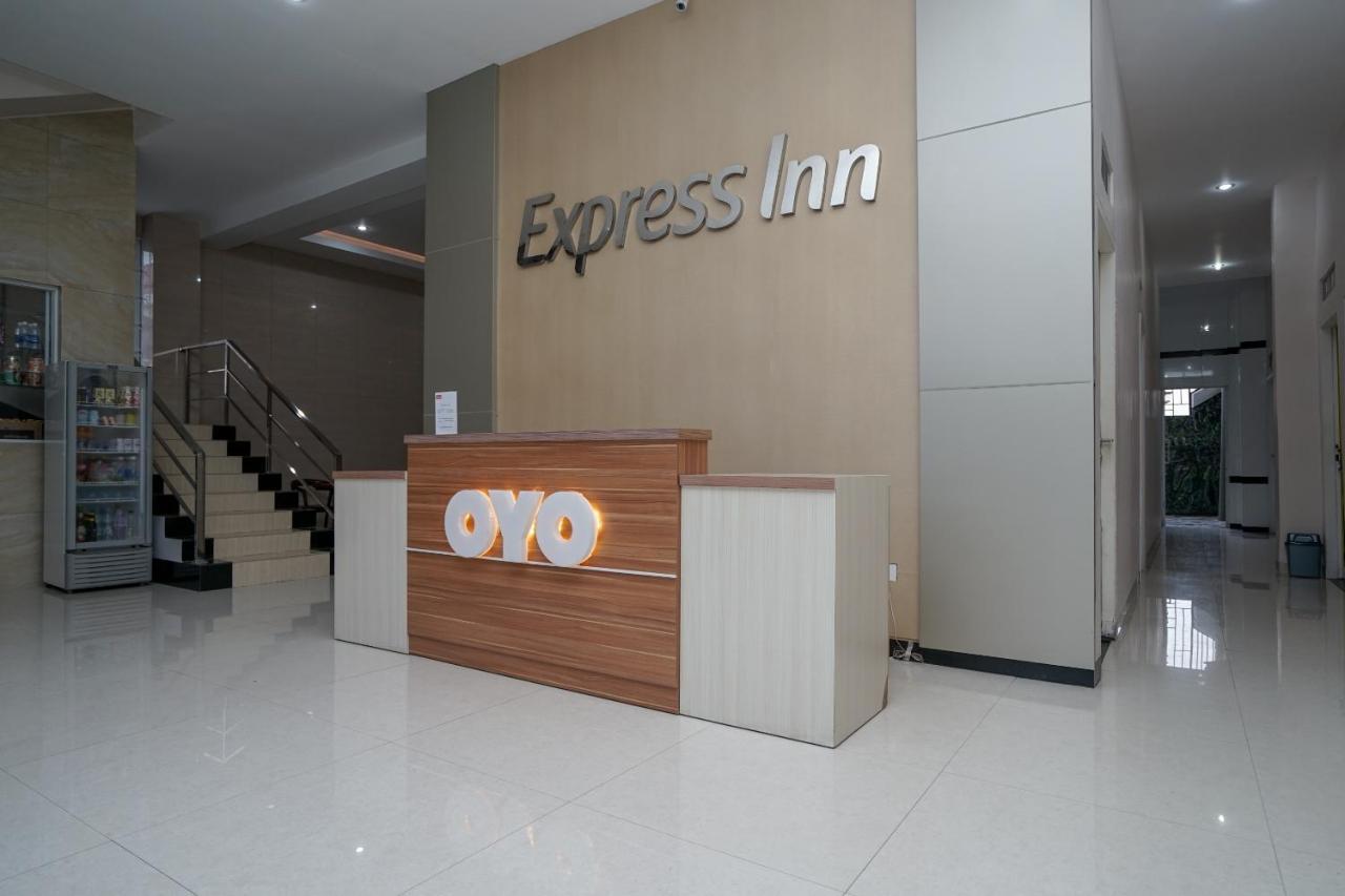 Oyo 616 Express Inn Palembang Exteriör bild