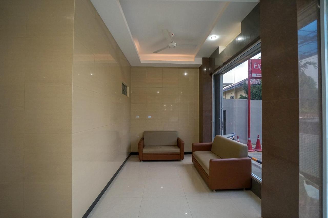 Oyo 616 Express Inn Palembang Exteriör bild