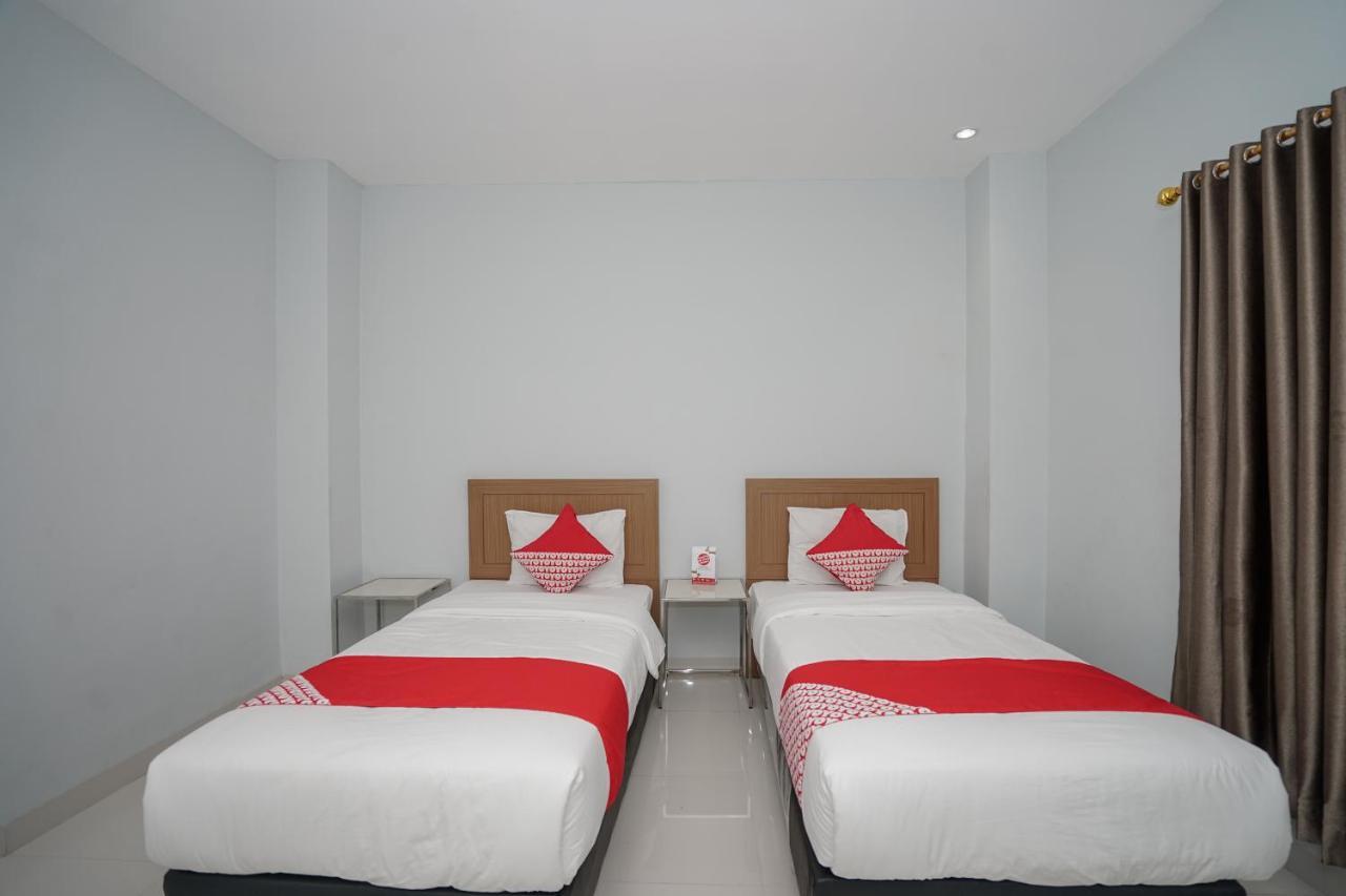 Oyo 616 Express Inn Palembang Exteriör bild