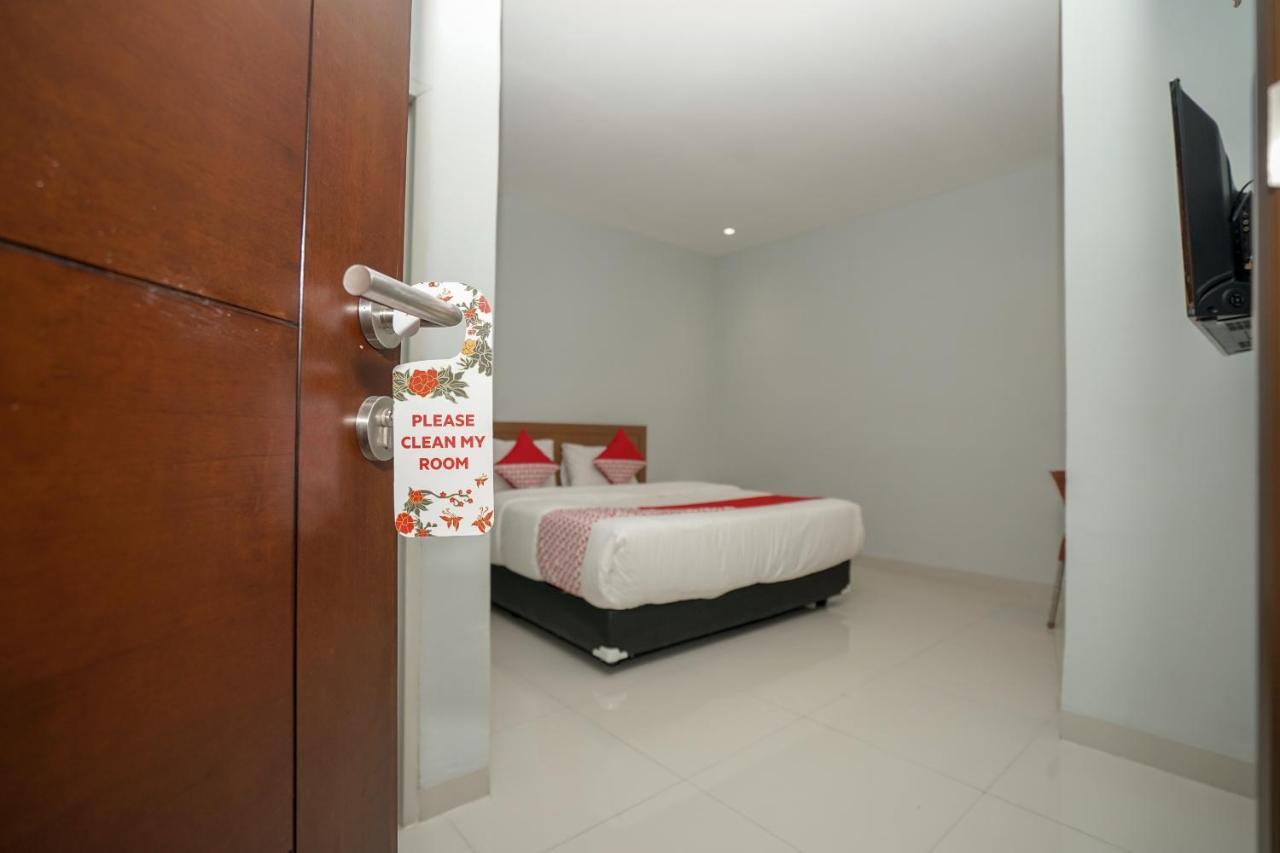 Oyo 616 Express Inn Palembang Exteriör bild