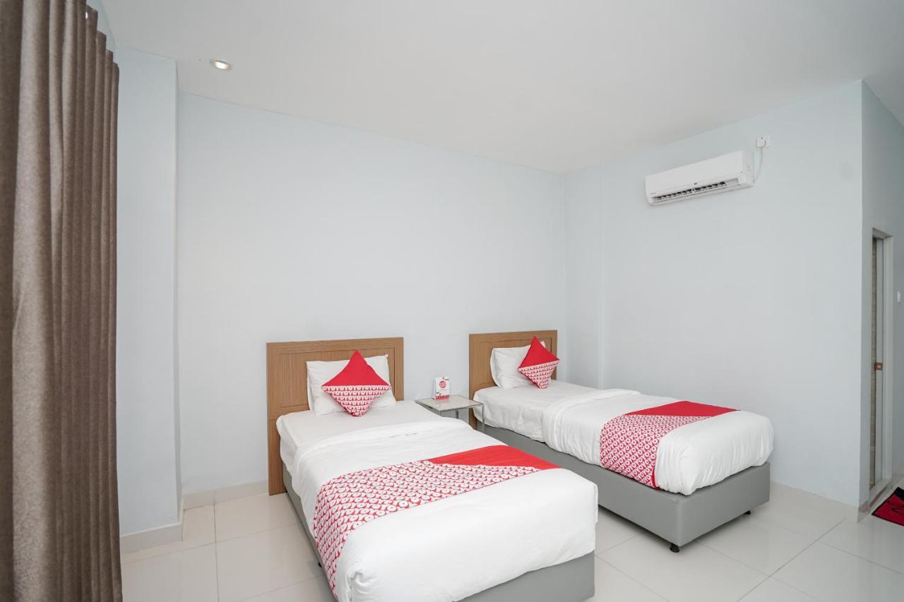 Oyo 616 Express Inn Palembang Exteriör bild