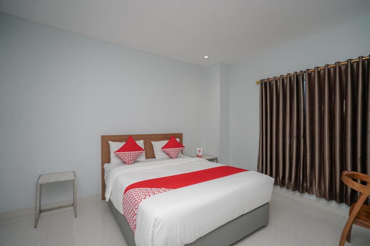 Oyo 616 Express Inn Palembang Exteriör bild